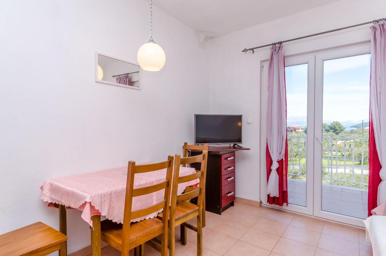 Apartments Stara Maslina 슬라티네 외부 사진